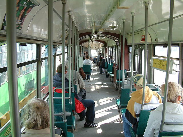 Plik:GT8 wnętrze RB1.jpg