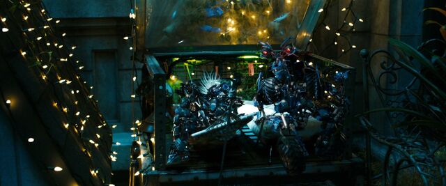 File:Dotm-brains&wheelie-film-garden.jpg