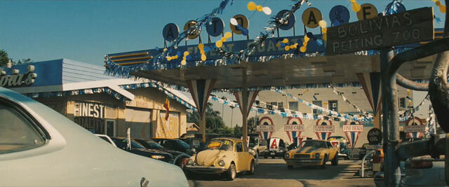 File:Movie BoliviasFinestQualityUsedCars 2.jpg