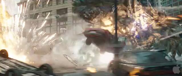 File:Dotm-optimusprime-film-streetbattle-20.jpg