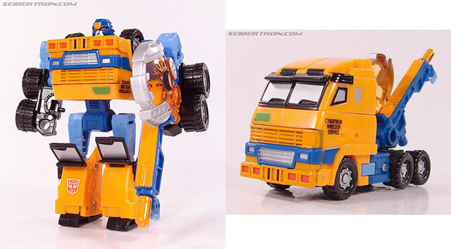 File:Botcon Huffer toy.jpg