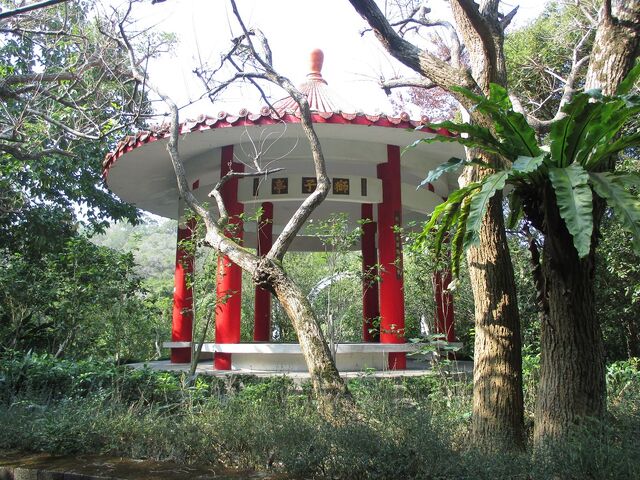 File:十八尖山獅子亭 (山上).jpg
