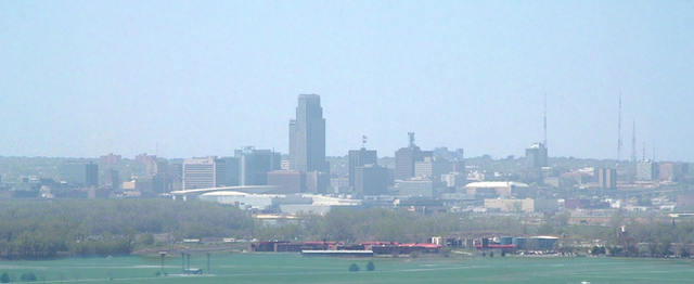 File:Omaha skyline humid day.png