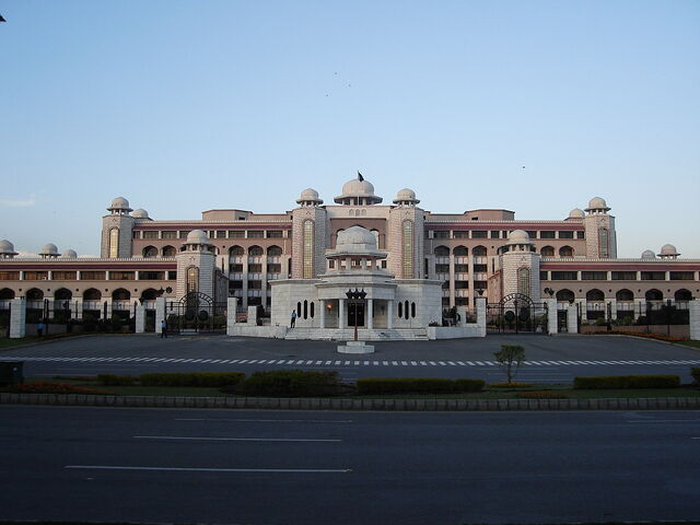 File:PakistanIslamAbadPrimeMinisterSecretariatBuilding.jpg