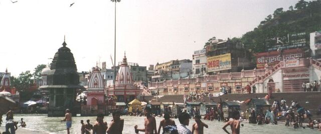 File:800px-Haridwar Bathing In Ganges River.jpg
