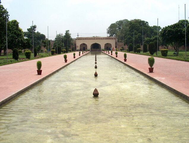 File:PakistanLahoreShalamarGardenSouthWallPavilionWithFountains.jpg