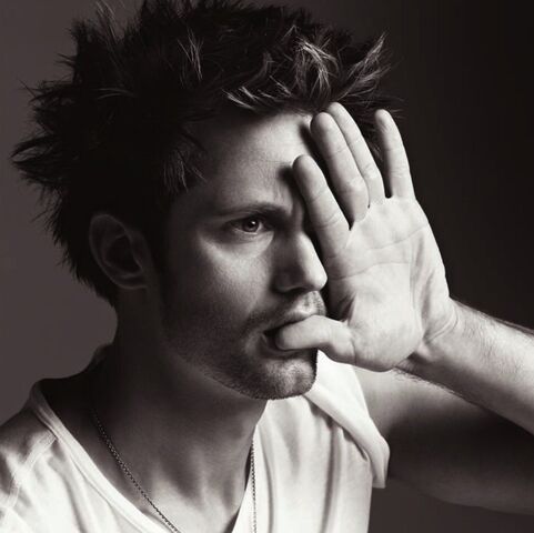 File:Alexander-in-VMAN-alexander-skarsgard-11649734-1004-1001.jpg
