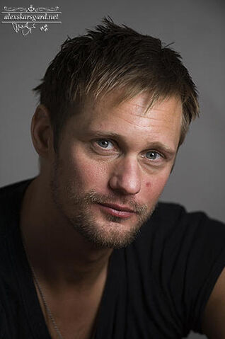File:Henrik-Montgomery-Photoshoot-09-alexander-skarsgard-18212533-375-565.jpg