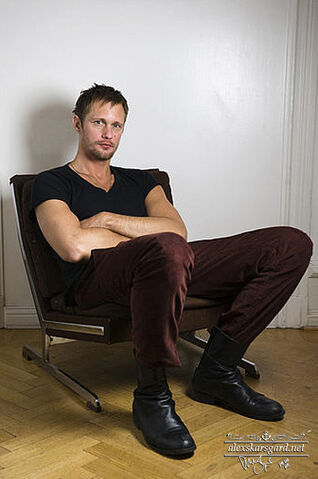 File:Henrik-Montgomery-Photoshoot-09-alexander-skarsgard-18212541-375-565.jpg