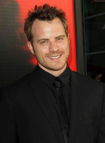 File:Robert-kazinsky-premiere-true-blood-season-6-02.jpg