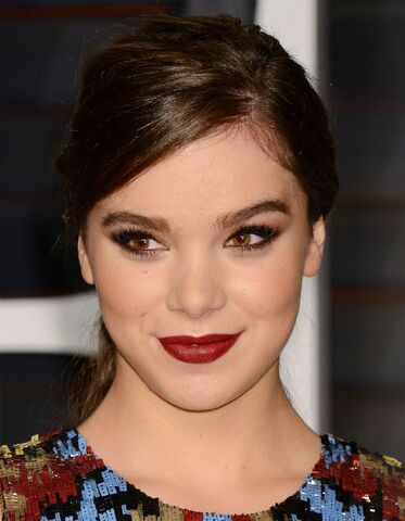 File:Hailee-Steinfeld-VF-Oscars-Party-2015.jpg