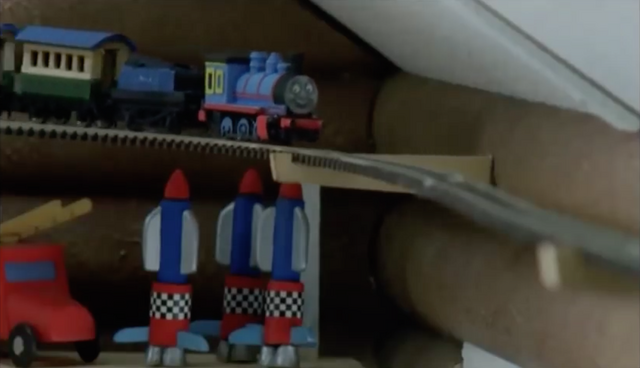 File:BobTheBuilderToyTrainThatResemblesThomas.png