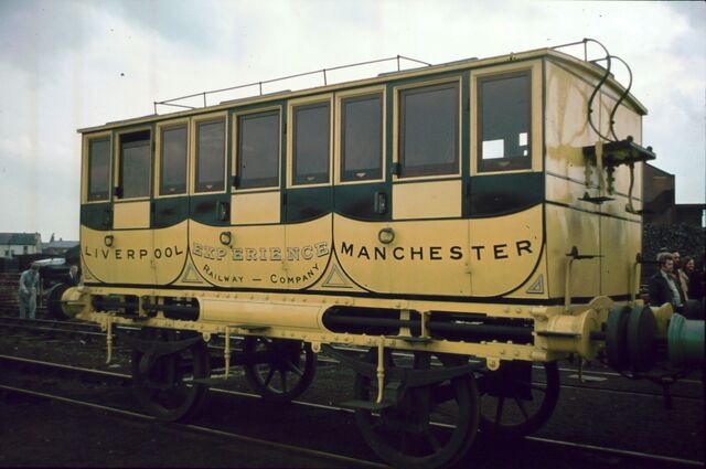 File:LiverpoolCoach.jpg