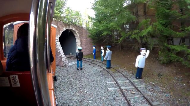File:Henry&TheElephant(ThomasLandJapan)2.jpeg