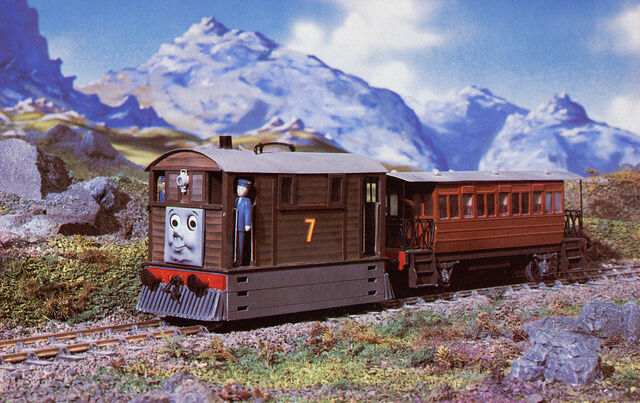 File:Season1TobyandHenriettapromo.jpg