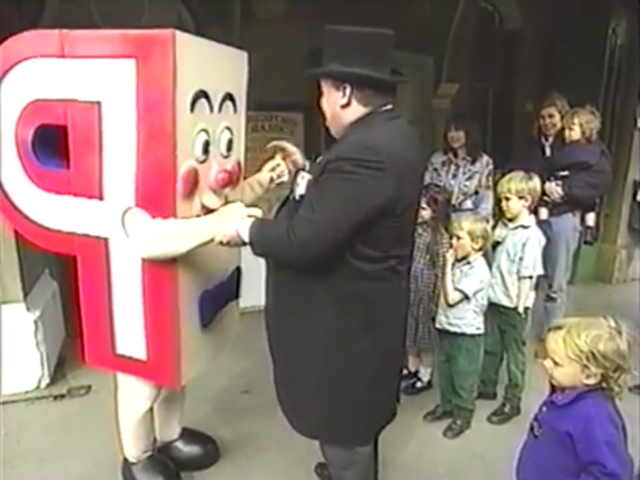 File:HelloThomasandJames135.png
