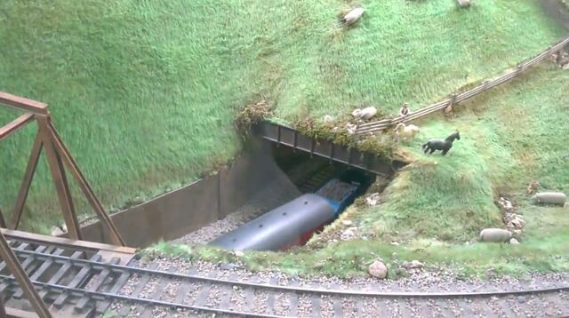 File:DraytonManorTunnel.jpeg