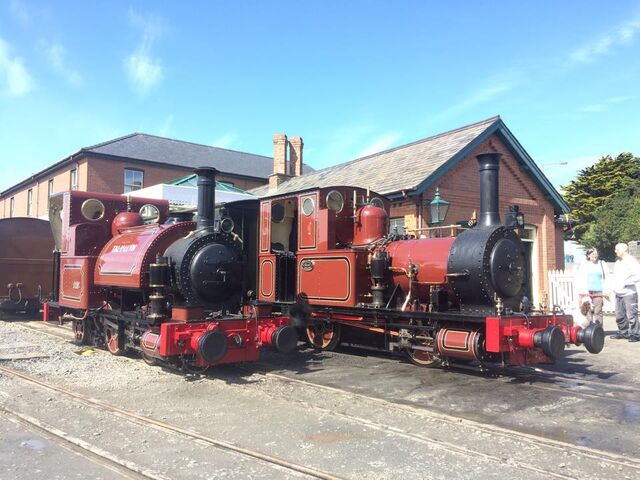 File:TalyllynandDolgoch2015.jpg