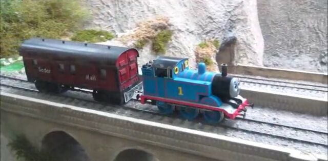 File:DraytonManorThomasMailTrain.jpeg