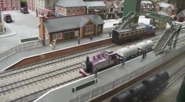 File:RosieMilkWagonsDraytonManor.jpeg