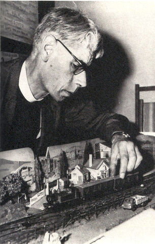 File:ReverendWilbertAwdrywithThomasAnnieandClarabel.jpg