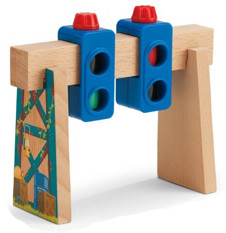 File:WoodenRailwayOverTheTrackSignal.jpg