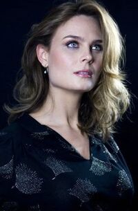 Emily Deschanel 4