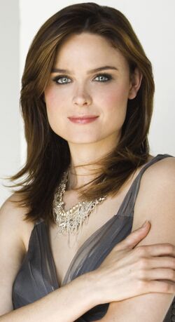 Emily Deschanel 11