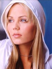 Laura Vandervoort 7