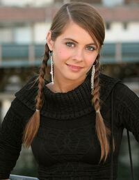 Willa Holland 4