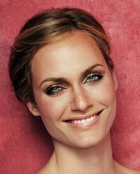 Amber Valletta 3