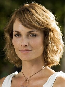 Amber Valletta 2