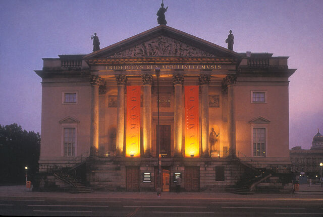 File:Staatsoper.jpg