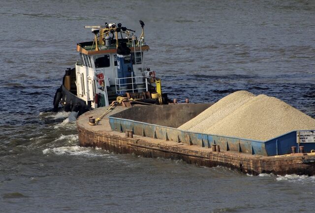 File:Thames gravel barge.jpg