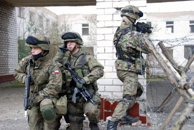 File:Polish Soldiers Urban Training.jpg