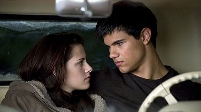 File:Bella and jacob01.jpg
