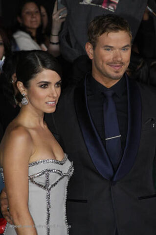 File:Nikki-Reed-Kellan-Lutz-breaking-dawn2-premiere2.jpg