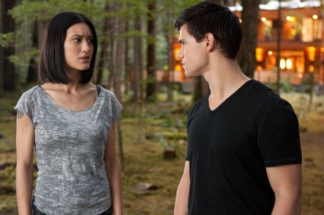 File:New-breaking-dawn-pic-jacob-black-25313726-800-533.jpg
