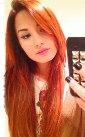 File:Demilovatoredhair.jpg