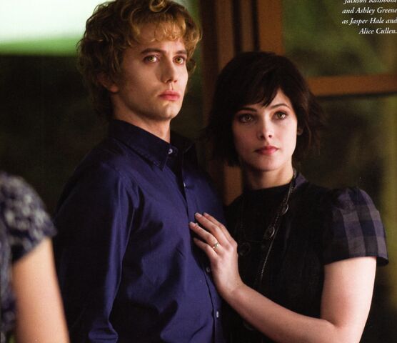 File:New Moon-JasperAlice.jpg