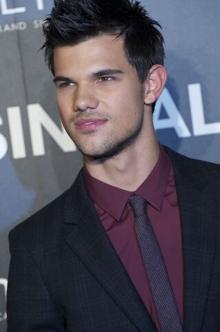 File:Taylor+Lautner+Taylor+Lautner+Attends+Abduction+8gOdpanrVW8l.jpg