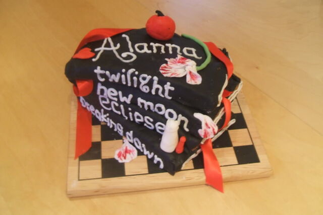 File:Twilightcake002.jpg