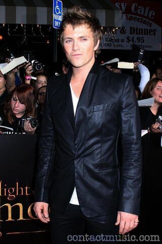 File:Charlie bewley 5387298.jpg