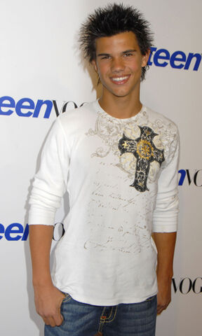 File:Taylor lautner teen vogue 6.jpg
