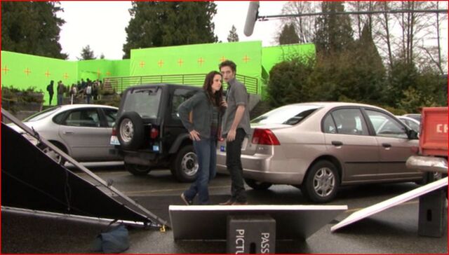 File:Behind-The-Scenes-New-Moon-twilight-series-21828249-1112-632.jpg
