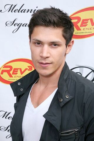 File:Alex Meraz.jpg