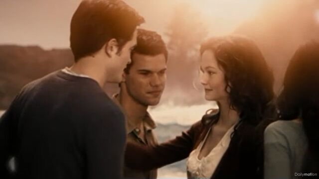 File:Edward-jacob-renesmee-bella.jpg