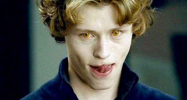 File:Vampire Sucks 1.jpg