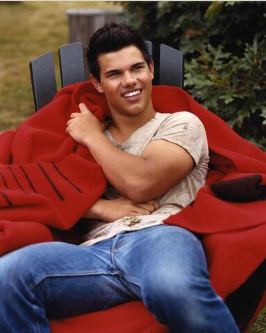 File:Taylor-Outtake.jpg