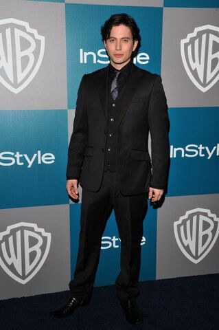 File:004-jackson-rathbone-2012.jpg
